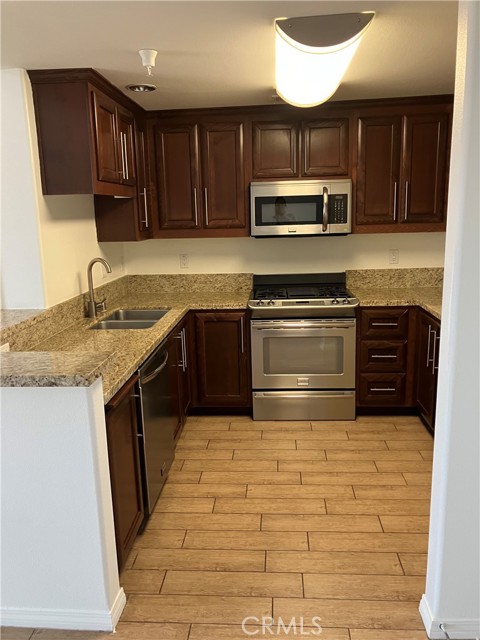Detail Gallery Image 14 of 17 For 11925 Kling St #408,  Valley Village,  CA 91607 - 2 Beds | 2 Baths