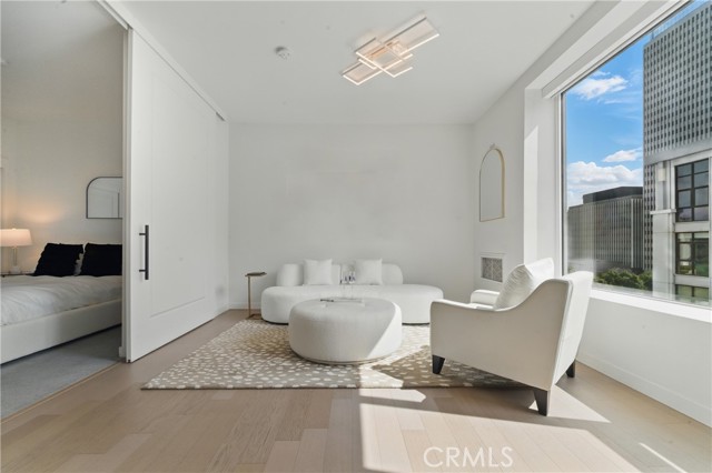 1050 S Grand Avenue, Los Angeles CA: https://media.crmls.org/medias/fb27a6ae-6e43-4e2c-b7fb-c8ef1b16201d.jpg