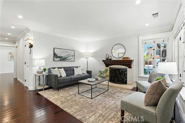Detail Gallery Image 2 of 38 For 245 F St, Redwood City,  CA 94063 - 3 Beds | 3 Baths