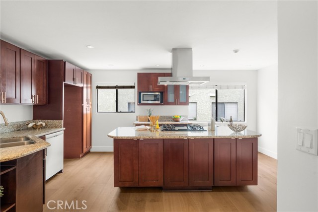 1832 Rockefeller Lane, Redondo Beach CA: https://media.crmls.org/medias/fb29bbae-6cc0-4c24-9f07-f836b6094fea.jpg