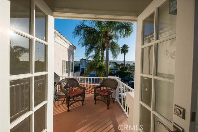 1021 Avenue D, Redondo Beach, California 90277, 4 Bedrooms Bedrooms, 0 ,2 BathroomsBathrooms,Residential,For Sale,Avenue D,0,SB26127548
