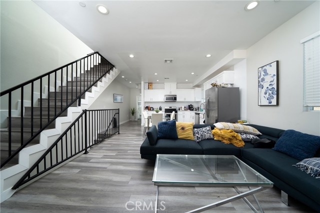 1805 S New England Street, Los Angeles CA: https://media.crmls.org/medias/fb29ee5a-9652-47b6-b447-5275118d647a.jpg