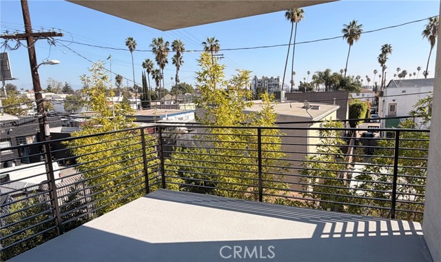 Detail Gallery Image 25 of 25 For 1418 S Cloverdale Ave, Los Angeles,  CA 90019 - 3 Beds | 3 Baths