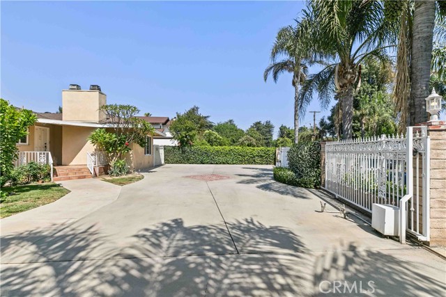 17533 Raymer Street, Sherwood Forest CA: https://media.crmls.org/medias/fb2b9855-c8f3-4783-9b9b-9b479da52399.jpg