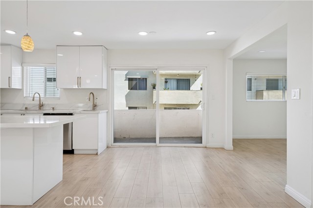 Detail Gallery Image 13 of 35 For 5330 Zelzah Ave #7,  Encino,  CA 91316 - 2 Beds | 2 Baths