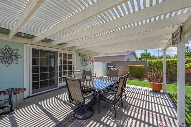 15291 Newcastle Lane, Huntington Beach CA: https://media.crmls.org/medias/fb2d66fd-6e51-4c9d-8422-ef2d605c115d.jpg