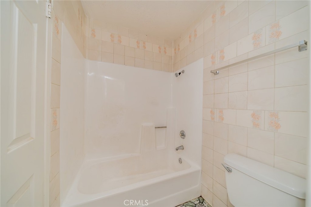 https://media.crmls.org/medias/fb2f43eb-1b50-417d-ae64-acb6c4038ab5.jpg?preset=X-Large