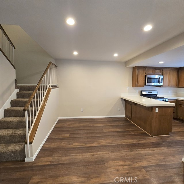 Detail Gallery Image 9 of 29 For 951 Inn Keeper Ln #D,  Corona,  CA 92881 - 3 Beds | 2/1 Baths