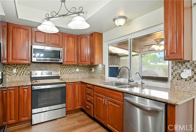 11811 La Serna Drive, Whittier CA: https://media.crmls.org/medias/fb301901-d632-4510-85b9-5d9f898a1ec2.jpg