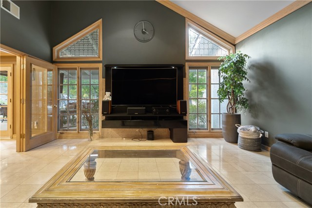 6011 Paseo La Vista, Woodland Hills CA: https://media.crmls.org/medias/fb302d3e-3998-41d8-823e-56e6688d9c60.jpg