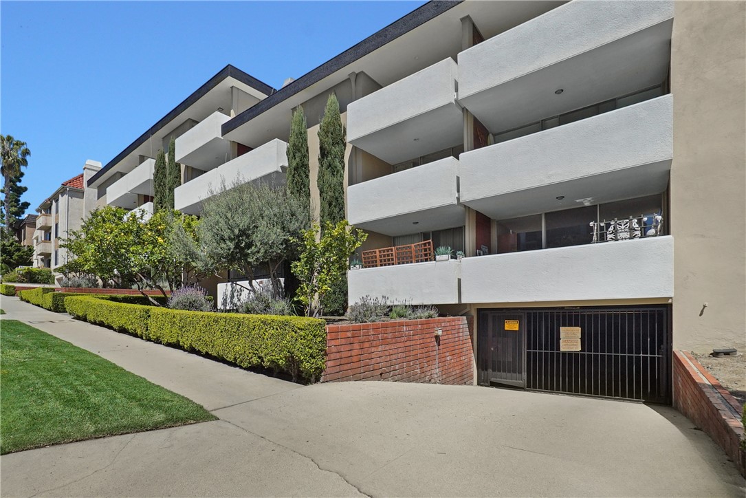 Detail Gallery Image 1 of 34 For 10633 Kinnard Ave #4,  Los Angeles,  CA 90024 - 2 Beds | 2 Baths