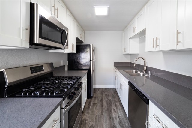 1106 Pacific Avenue, Long Beach CA: https://media.crmls.org/medias/fb31d58d-bb8c-4bd8-94e7-4fb7f185430c.jpg