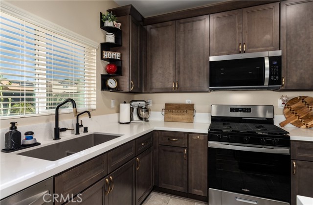 216 Colonial Drive, Calimesa CA: https://media.crmls.org/medias/fb32884a-6e3f-466f-b118-1327c69965fb.jpg