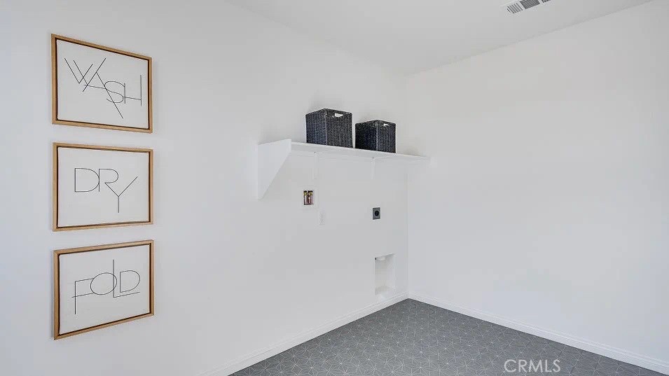 https://media.crmls.org/medias/fb3375da-5b39-4ada-bdce-2c99b432de2a.jpg?preset=X-Large
