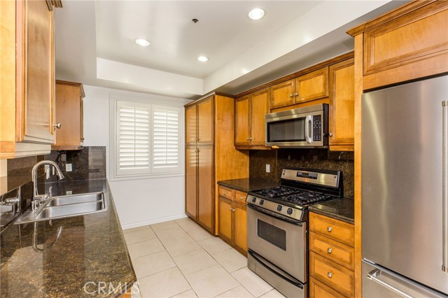 Detail Gallery Image 6 of 14 For 320 S Willaman Dr #301,  Los Angeles,  CA 90048 - 2 Beds | 2 Baths