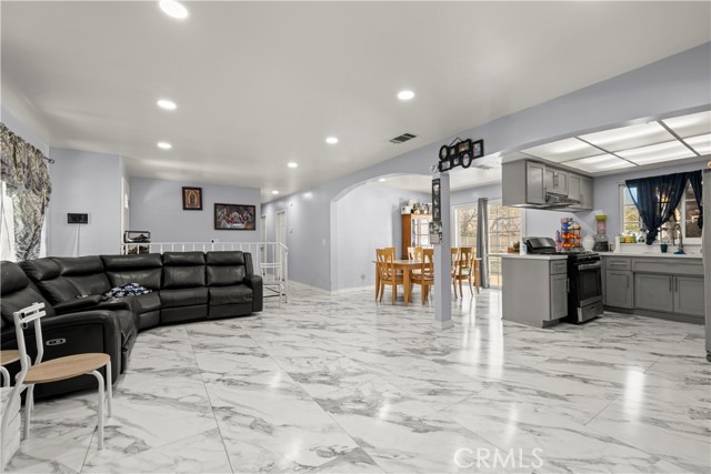 9164 Quincy Avenue, Hesperia CA: https://media.crmls.org/medias/fb342480-8e16-4132-9f9a-a563731ded49.jpg