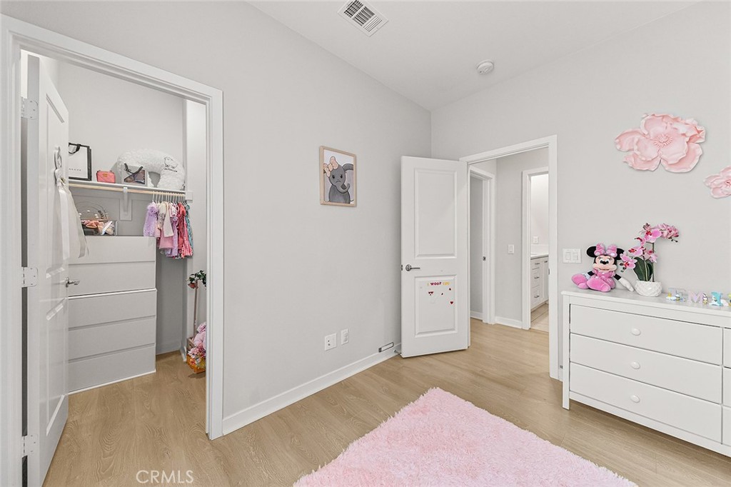 https://media.crmls.org/medias/fb344f19-3722-43a9-bf86-013877cede24.jpg?preset=X-Large