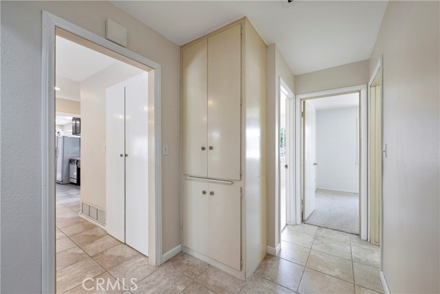 5347 E Bergh Drive, Anaheim Hills CA: https://media.crmls.org/medias/fb34e5cf-68d5-4174-a01b-11e86b4c93a8.jpg