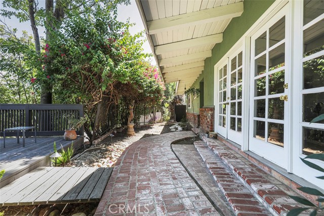 22526 Cass Avenue, Woodland Hills CA: https://media.crmls.org/medias/fb3735a7-7ac0-4126-a3ef-c02e41491f4b.jpg