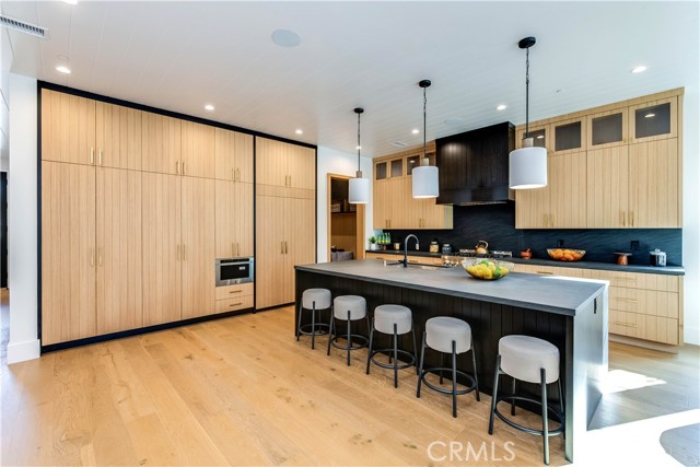 Detail Gallery Image 11 of 55 For 5323 Allott Ave, Sherman Oaks,  CA 91401 - 4 Beds | 4/1 Baths