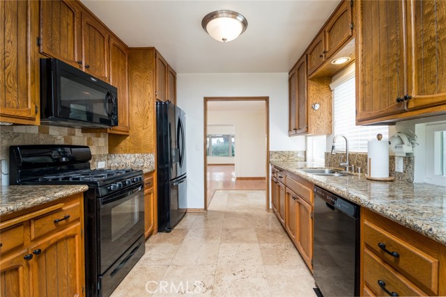 10109 Parr Avenue, Sunland CA: https://media.crmls.org/medias/fb37d92d-4f18-4959-96f5-816bde1c3579.jpg