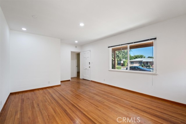 Detail Gallery Image 5 of 21 For 5623 Cedros Ave, Sherman Oaks,  CA 91411 - 3 Beds | 1 Baths