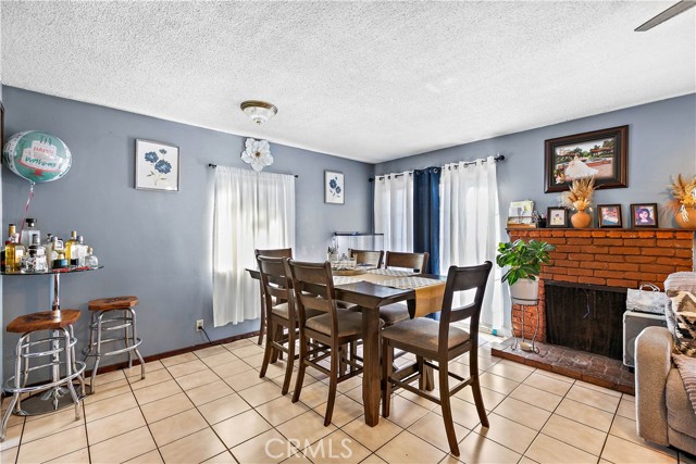 Detail Gallery Image 6 of 23 For 1820 Marine St, Santa Ana,  CA 92704 - 3 Beds | 1/1 Baths