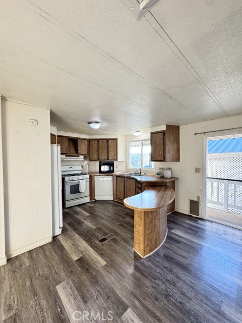 Detail Gallery Image 6 of 23 For 6259 East Sea Breeze Drive #30,  Long Beach,  CA 90803 - 2 Beds | 2 Baths