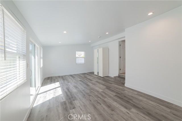 Detail Gallery Image 19 of 24 For 14754 Bassett St, Van Nuys,  CA 91405 - 4 Beds | 2 Baths
