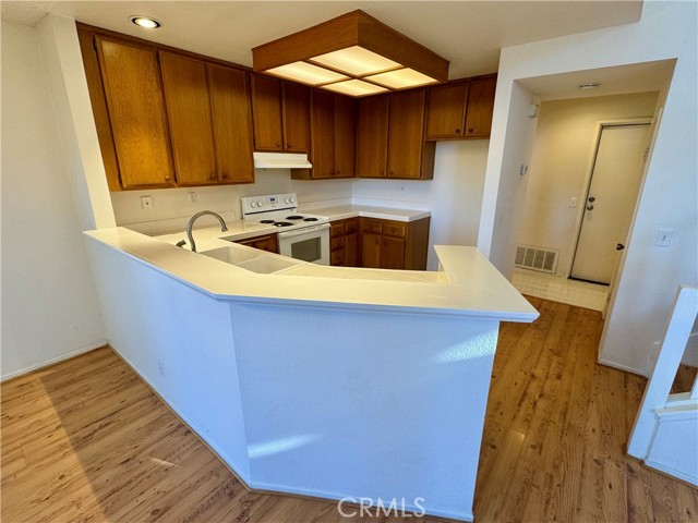 Detail Gallery Image 9 of 39 For 2001 via Como #103,  Corona,  CA 92881 - 2 Beds | 2/1 Baths