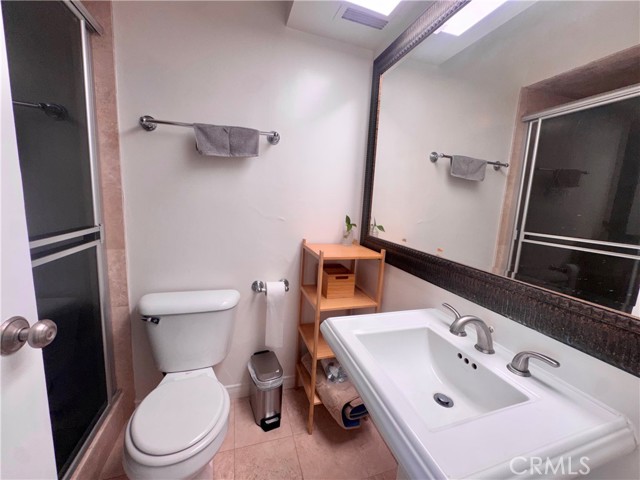 Detail Gallery Image 14 of 19 For 540 Kelton #502,  Los Angeles,  CA 90024 - 2 Beds | 2/1 Baths