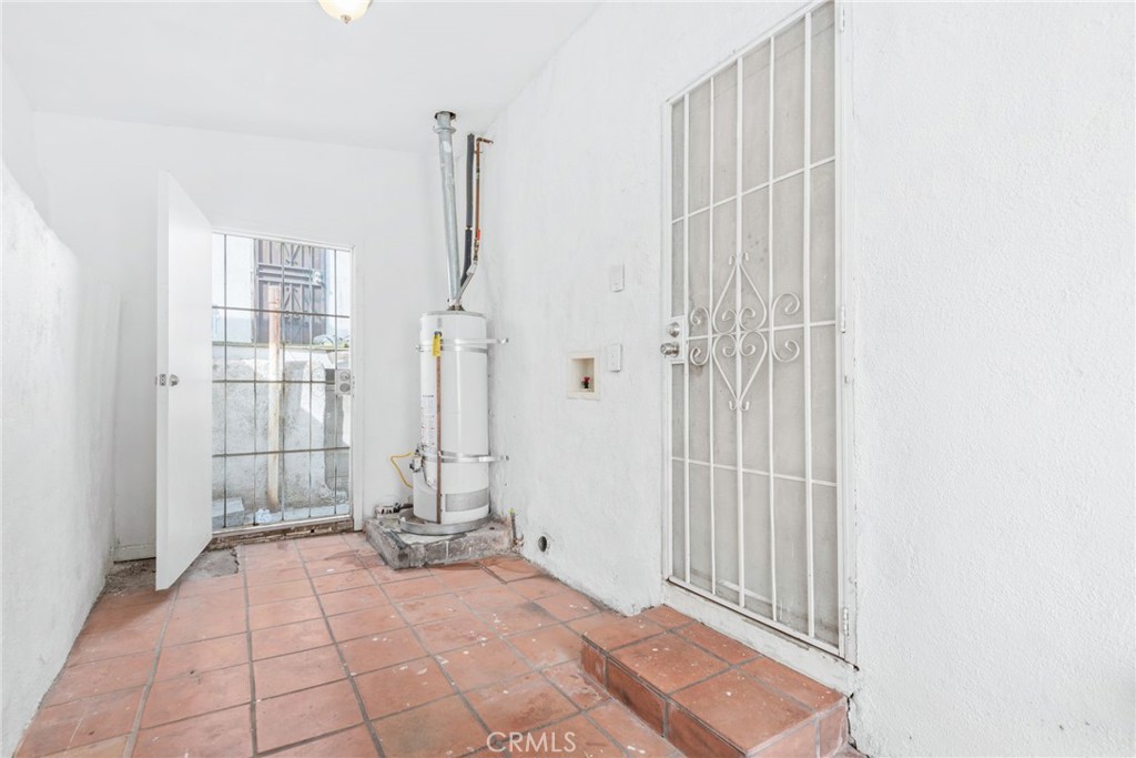 https://media.crmls.org/medias/fb3b10ff-e3ae-4a8a-b64c-cedc1ae4b754.jpg?preset=X-Large