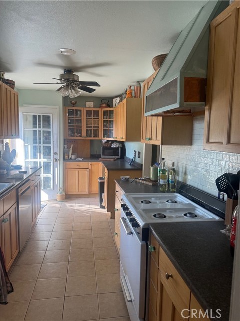 Detail Gallery Image 4 of 8 For 714 Coronado, Redlands,  CA 92374 - 3 Beds | 2 Baths