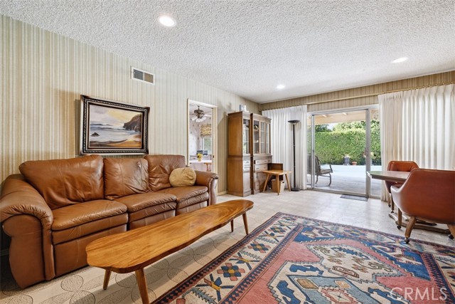 Detail Gallery Image 6 of 21 For 17733 Palora St, Encino,  CA 91316 - 4 Beds | 3 Baths