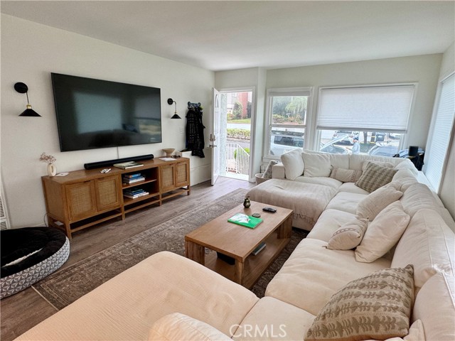 Detail Gallery Image 1 of 23 For 1021 9th St, Hermosa Beach,  CA 90254 - 3 Beds | 2 Baths