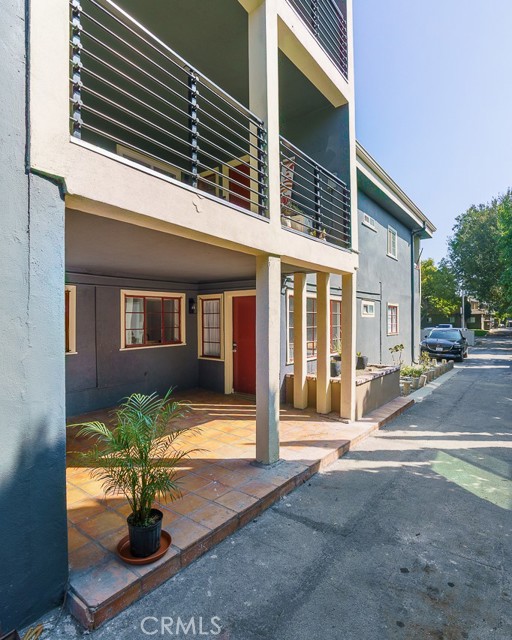 425 N Raymond Avenue, Pasadena CA: https://media.crmls.org/medias/fb3ccc16-33e7-4424-b9ba-ec424e9a5900.jpg