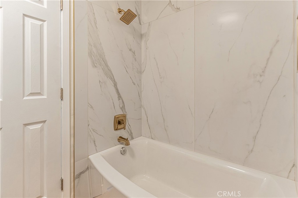 https://media.crmls.org/medias/fb3cd2d5-aee8-4b51-b919-1b01d9f6c13f.jpg?preset=X-Large