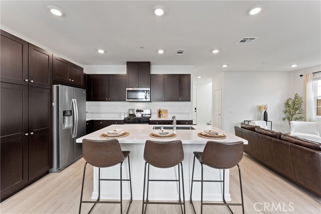 Detail Gallery Image 12 of 49 For 4010 Summer Way, Corona,  CA 92883 - 4 Beds | 3 Baths