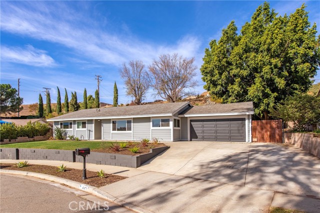 Detail Gallery Image 1 of 34 For 4421 Hempstead St, Simi Valley,  CA 93063 - 3 Beds | 2 Baths