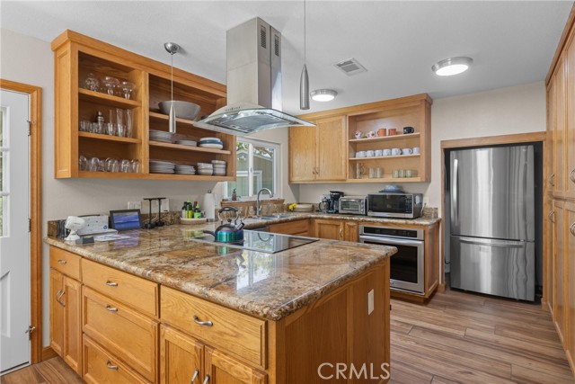 Detail Gallery Image 7 of 27 For 5525 Whispering Pines Ln, Paso Robles,  CA 93446 - 2 Beds | 2 Baths