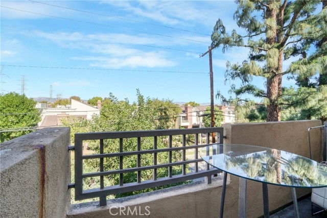 18730 Hatteras Street, Tarzana CA: https://media.crmls.org/medias/fb40c5ac-d7cc-43a3-a201-d3deb81c462b.jpg