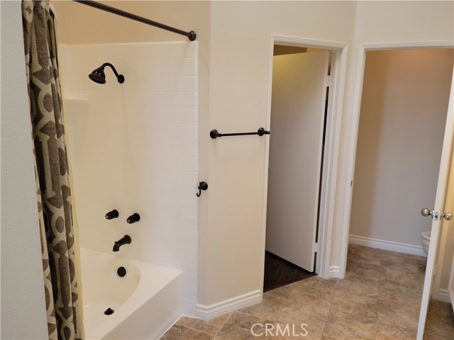 Detail Gallery Image 30 of 37 For 682 Azure Ln #1,  Corona,  CA 92879 - 3 Beds | 2 Baths