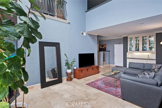 13331 Moorpark Street, Sherman Oaks CA: https://media.crmls.org/medias/fb40f7f2-c7db-4ce5-ba3e-17fd83343235.jpg