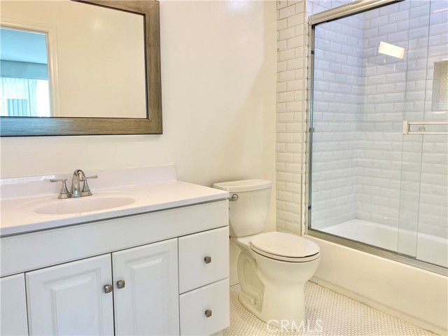 Detail Gallery Image 34 of 37 For 7327 Kester Ave #4,  Van Nuys,  CA 91405 - 4 Beds | 3/1 Baths