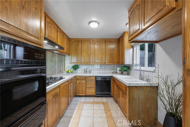 14673 Hawes Street photo 21