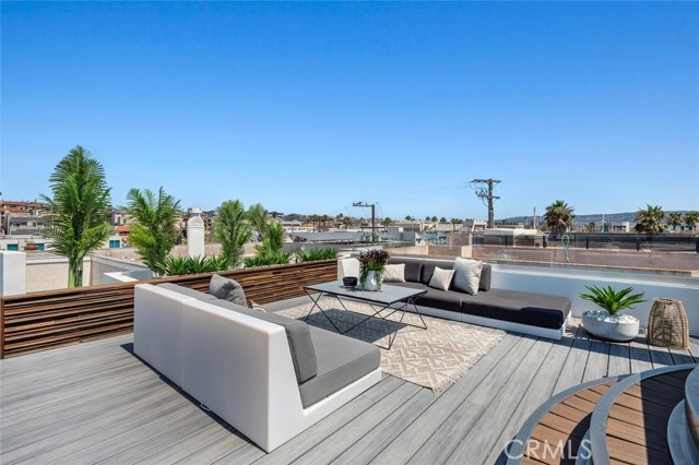 36 15th Street, Hermosa Beach CA: https://media.crmls.org/medias/fb417b77-277b-4d99-9fe7-5d823c592c58.jpg