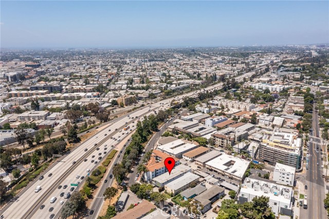 3337 S Durango Avenue, Los Angeles CA: https://media.crmls.org/medias/fb41b355-e997-406f-af0f-ac74f3f422f2.jpg