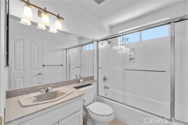 Detail Gallery Image 21 of 36 For 200 N Catalina Ave #F,  Redondo Beach,  CA 90277 - 3 Beds | 3 Baths