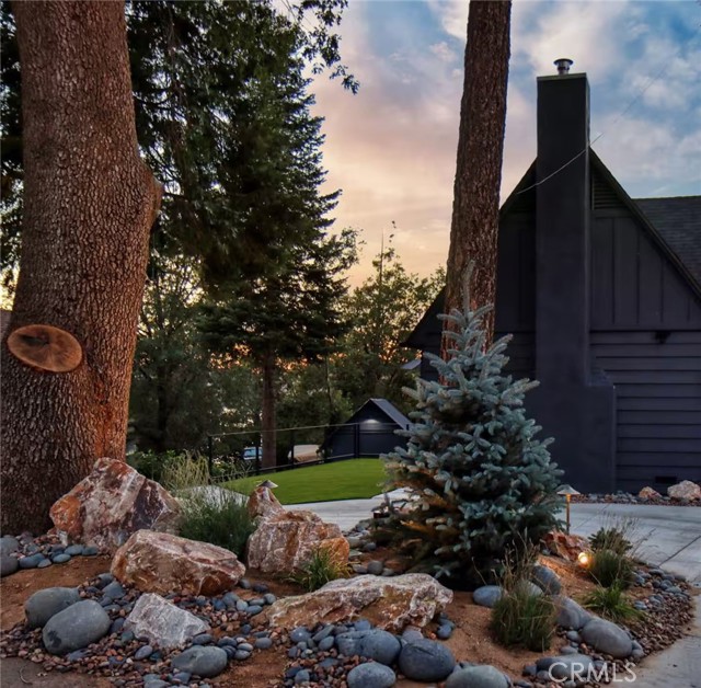 Detail Gallery Image 3 of 58 For 481 Heliotrope Dr, Lake Arrowhead,  CA 92352 - 3 Beds | 2/1 Baths