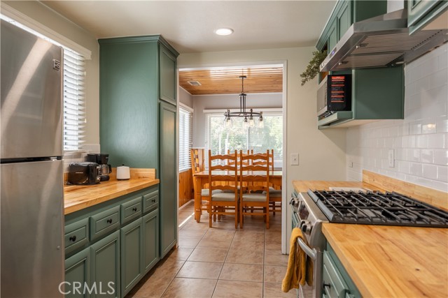 42668 Sonoma Drive, Big Bear Lake CA: https://media.crmls.org/medias/fb42a857-b389-4500-a974-6cd3e76bb78b.jpg